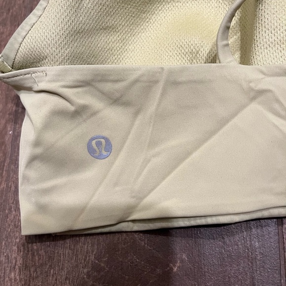 Lululemon Like a Cloud Bra *Light Support,
B/C Cup - Picture 2 of 4